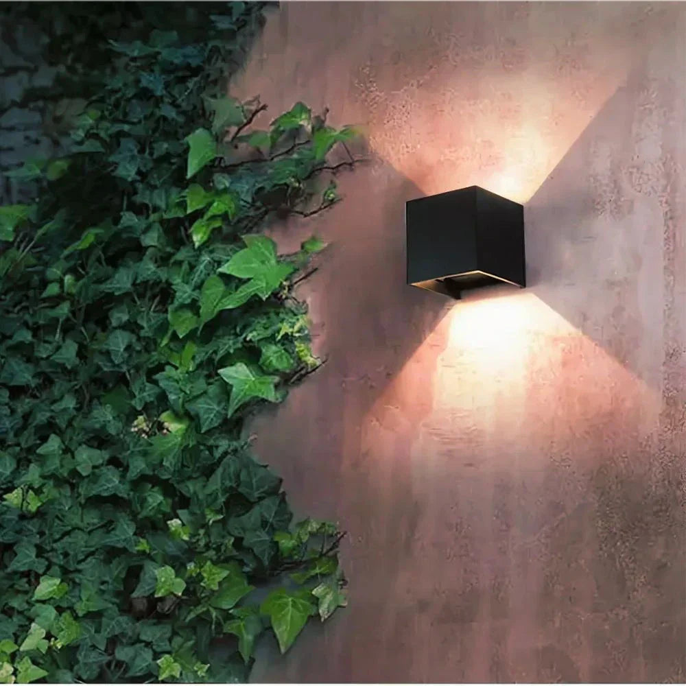 Kalsten | Modern Black Aluminium Wall Light