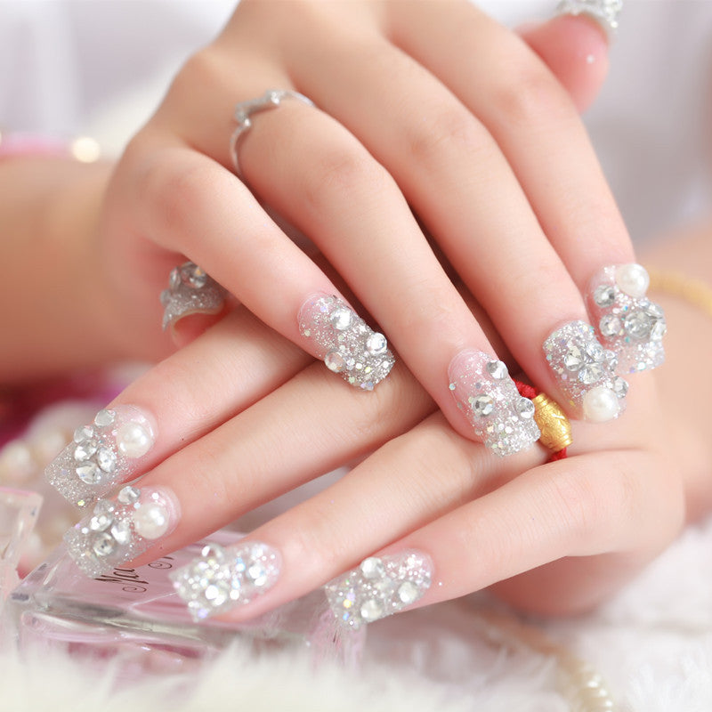 Art nails with glitter and pearl accents Kalsten