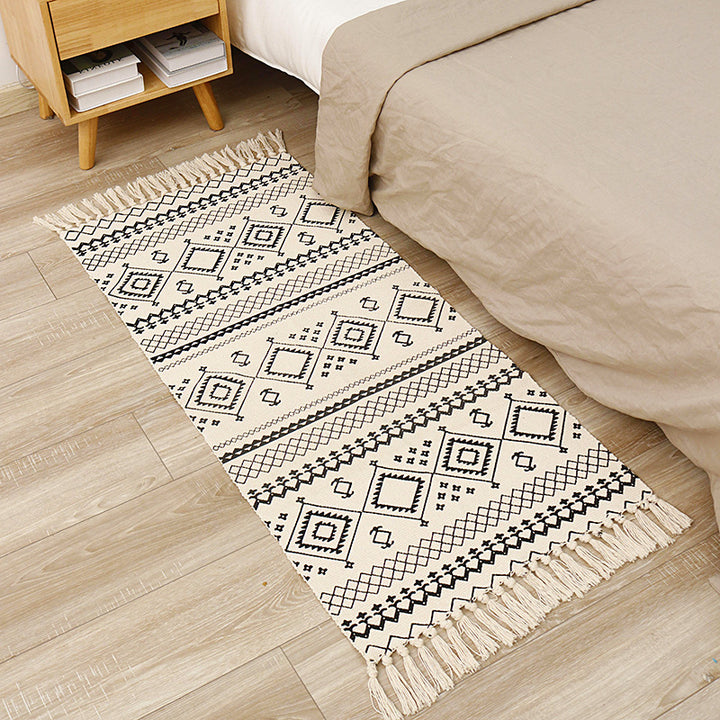 Flat-woven cotton runner with graphic stripe pattern and fringes Kalsten