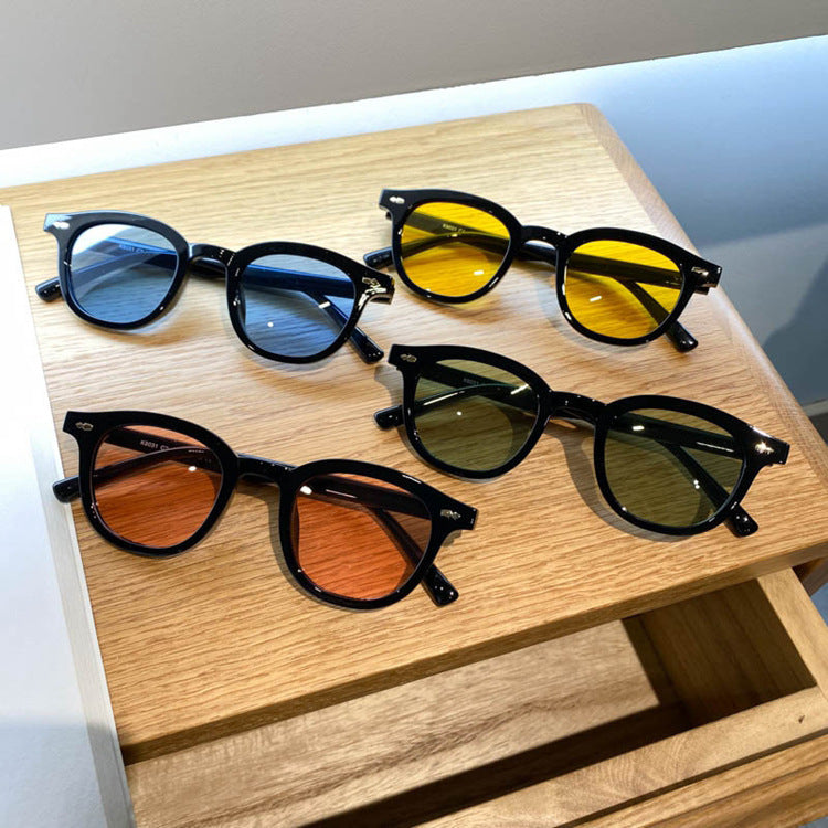 Fashionable sunglasses with round lenses and stylish frame Kalsten