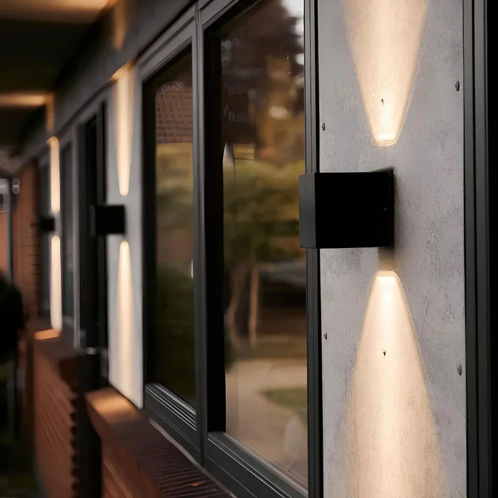 Kalsten | Modern Black Aluminium Wall Light