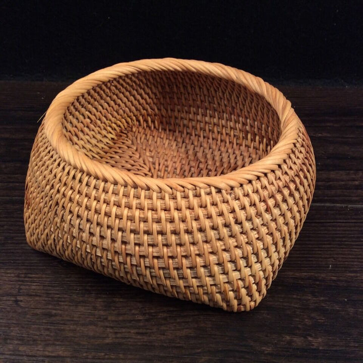 Oval basket made of woven material Kalsten