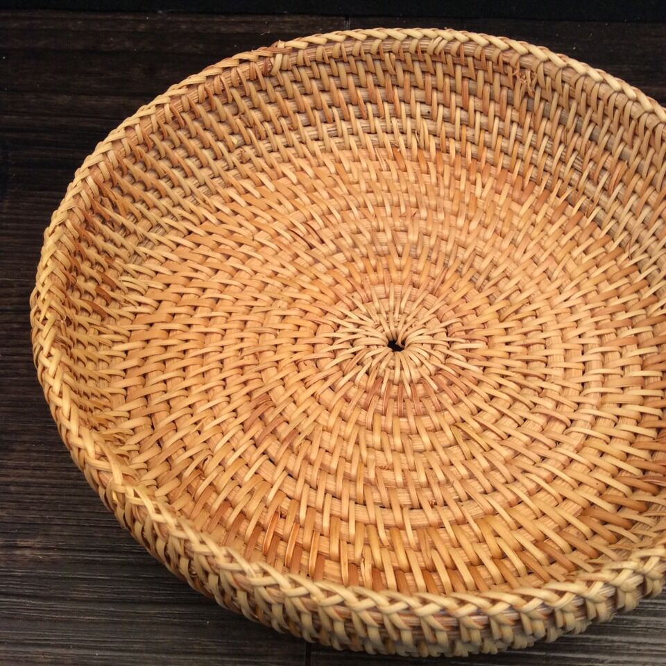 Delicate serving platter made of handcrafted rattan Kalsten