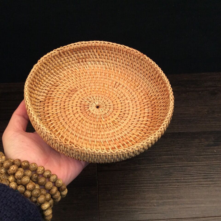Delicate serving platter made of handcrafted rattan Kalsten