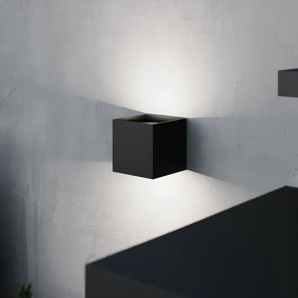 Kalsten | Modern Black Aluminium Wall Light