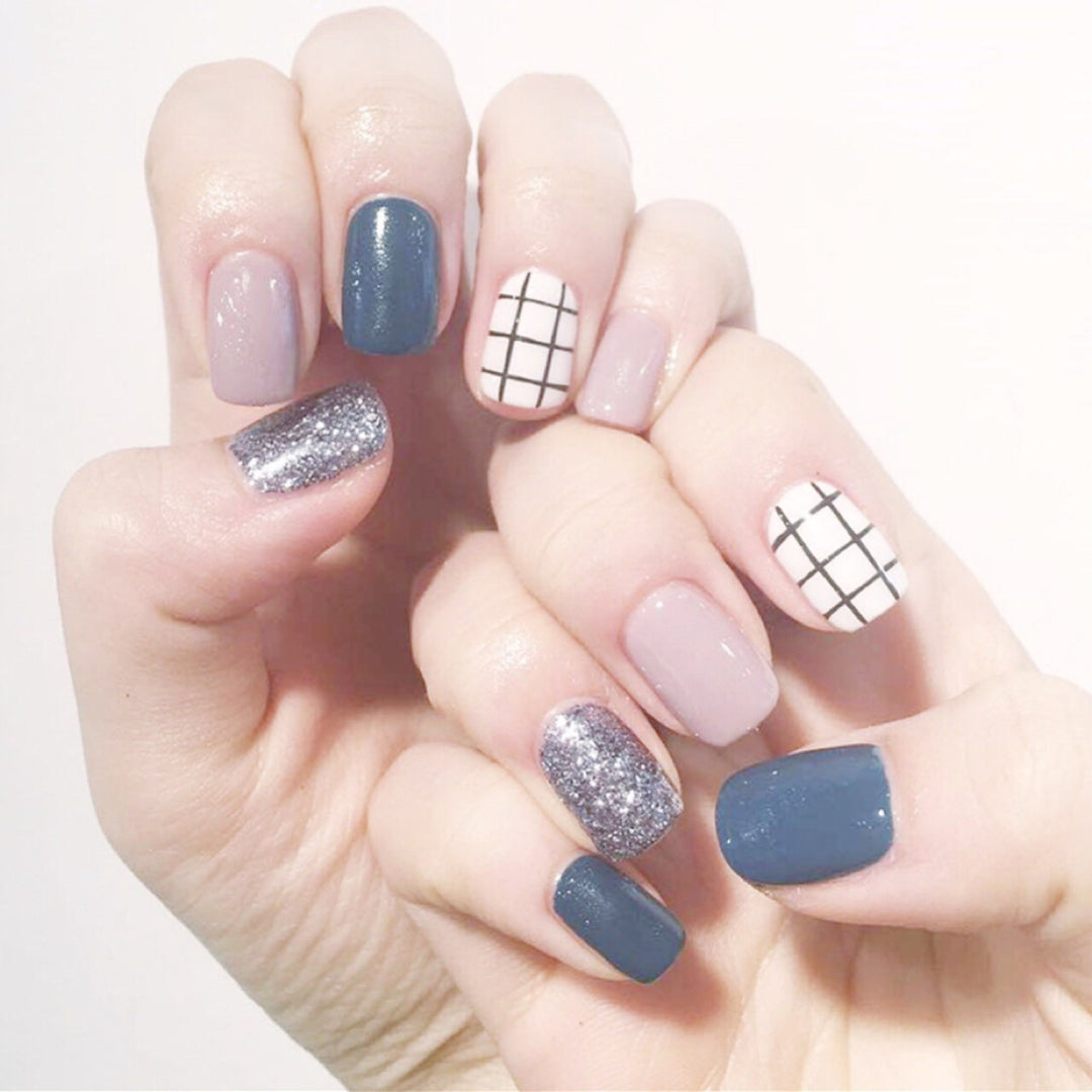 Nail art design with glamorous accents Kalsten