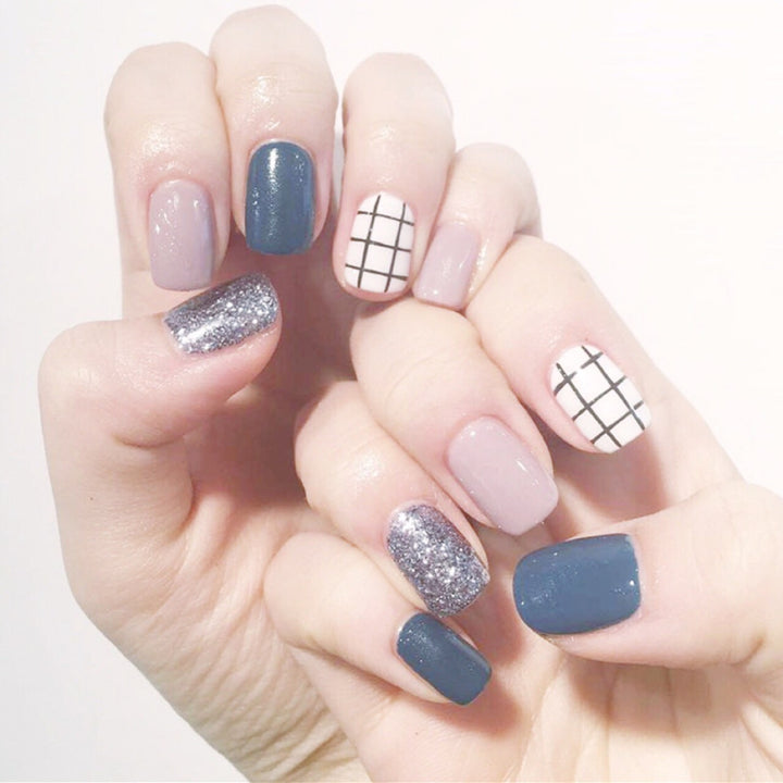 Nail art design with glamorous accents Kalsten