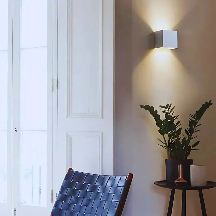 Kalsten | Modern Black Aluminium Wall Light