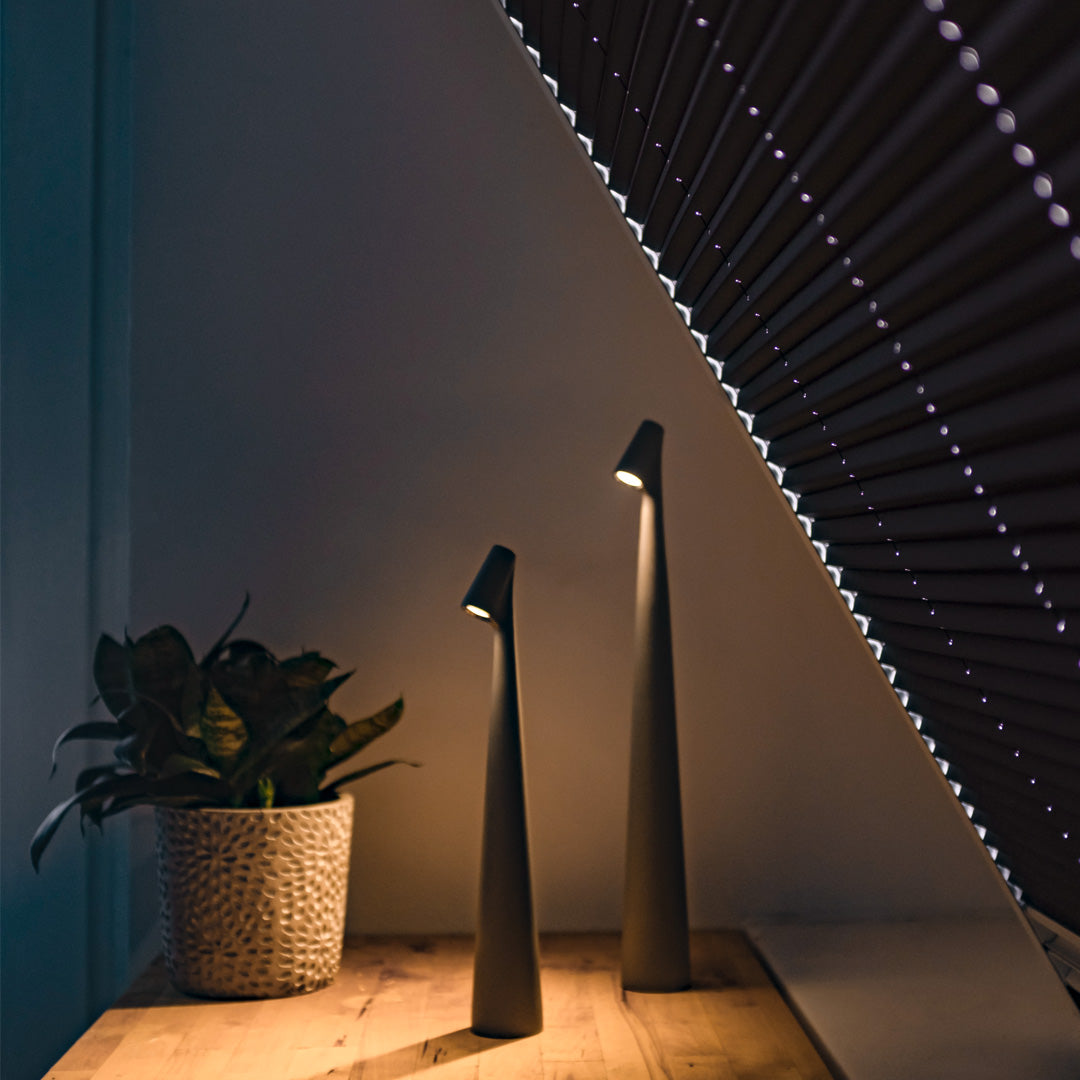 Modern Red Metal LED Table Lamp Kalsten