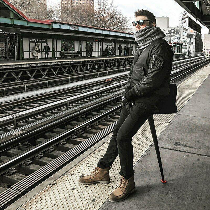 Kalsten | Foldable walking stick with integrated seat for comfort on the go