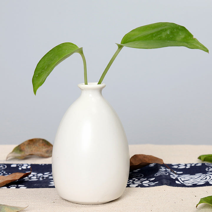 Minimalist Ceramic Bud Vase Kalsten