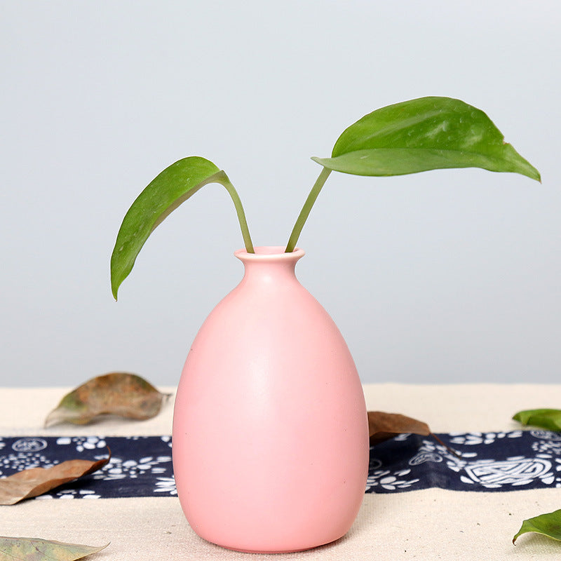 Minimalist Ceramic Bud Vase Kalsten