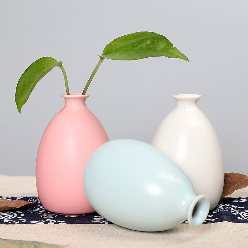 Minimalist Ceramic Bud Vase Kalsten