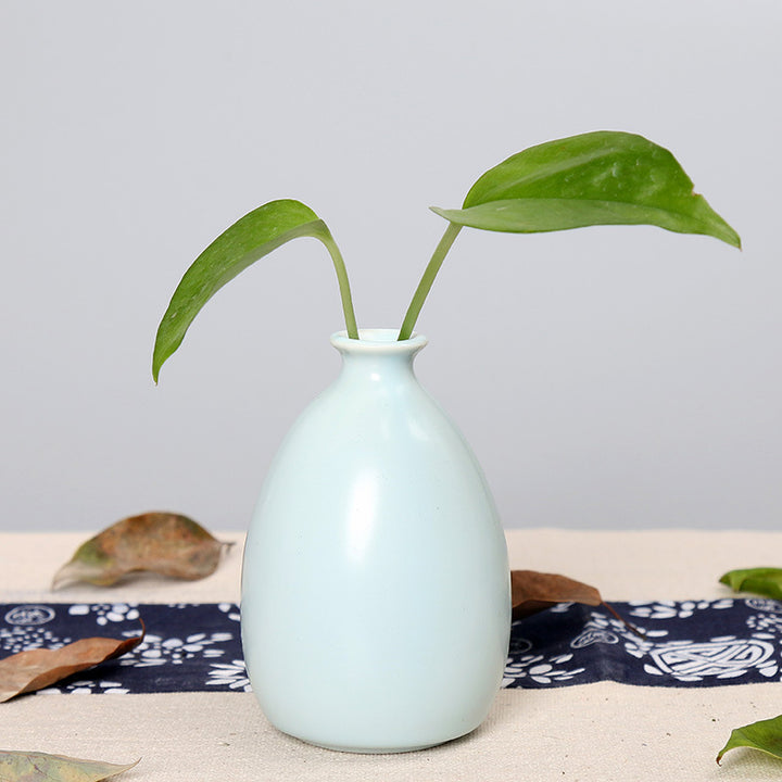 Minimalist Ceramic Bud Vase Kalsten