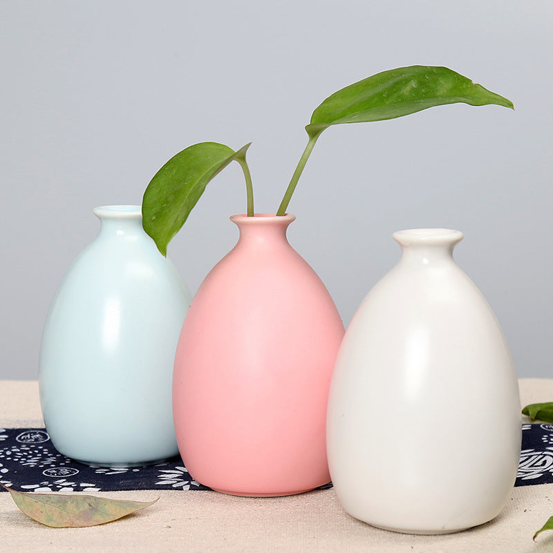 Minimalist Ceramic Bud Vase Kalsten