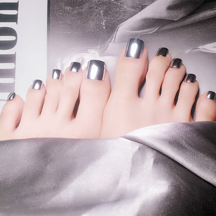 Artful toenails with elegant shine Kalsten