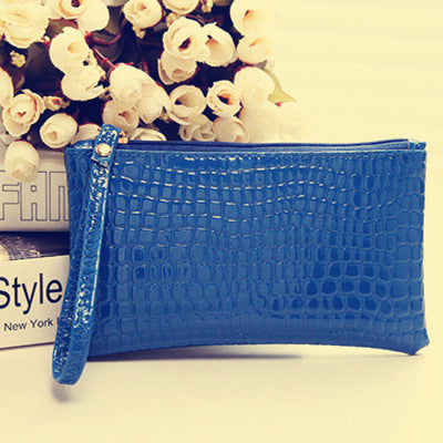 Elegant Crocodile-Patterned Wristlet Clutch