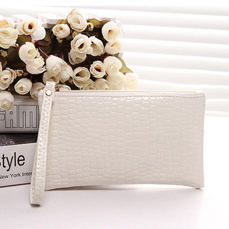 Elegant Crocodile-Patterned Wristlet Clutch