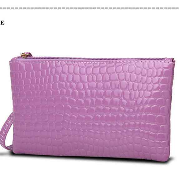 Elegant Crocodile-Patterned Wristlet Clutch