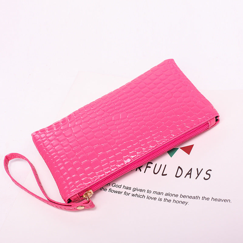 Elegant Crocodile-Patterned Wristlet Clutch