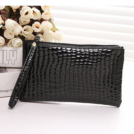 Elegant Crocodile-Patterned Wristlet Clutch