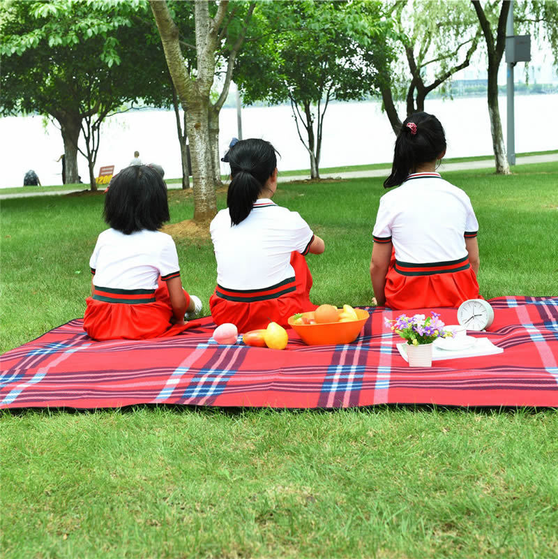 Women’s foldable picnic blanket with water-repellent underside Kalsten