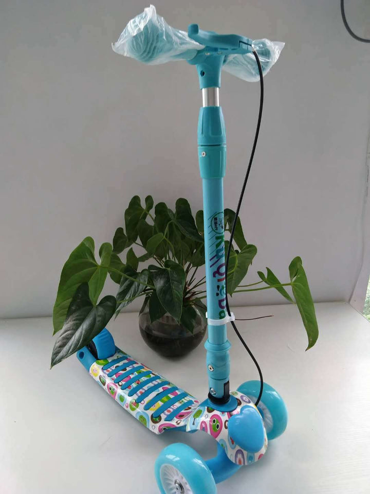 Compact Three-Wheeled Kick Scooter Kalsten