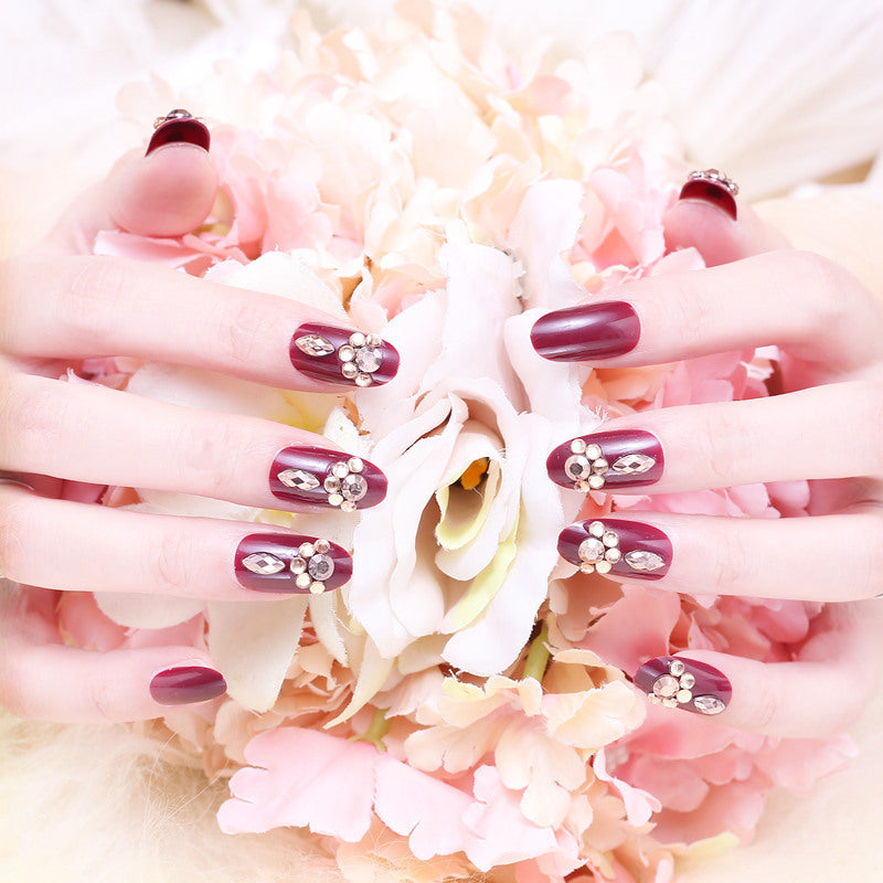 Glamorous Elegant Press-On Nail Set