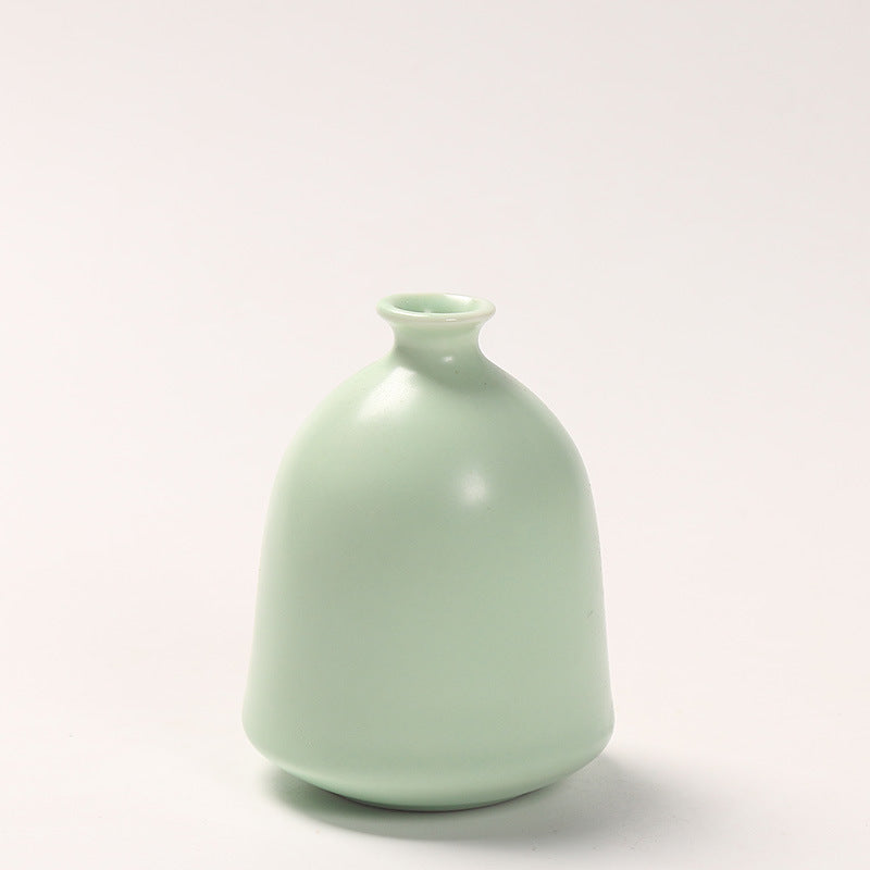 Minimalist Ceramic Bud Vase Kalsten