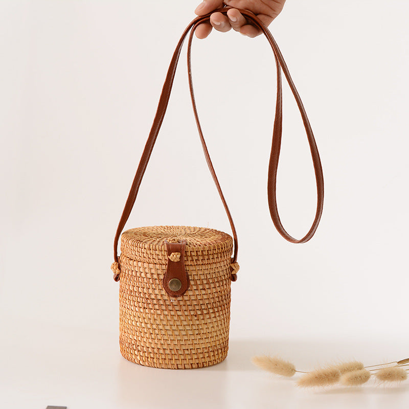 Handwoven basket with leather handle Kalsten