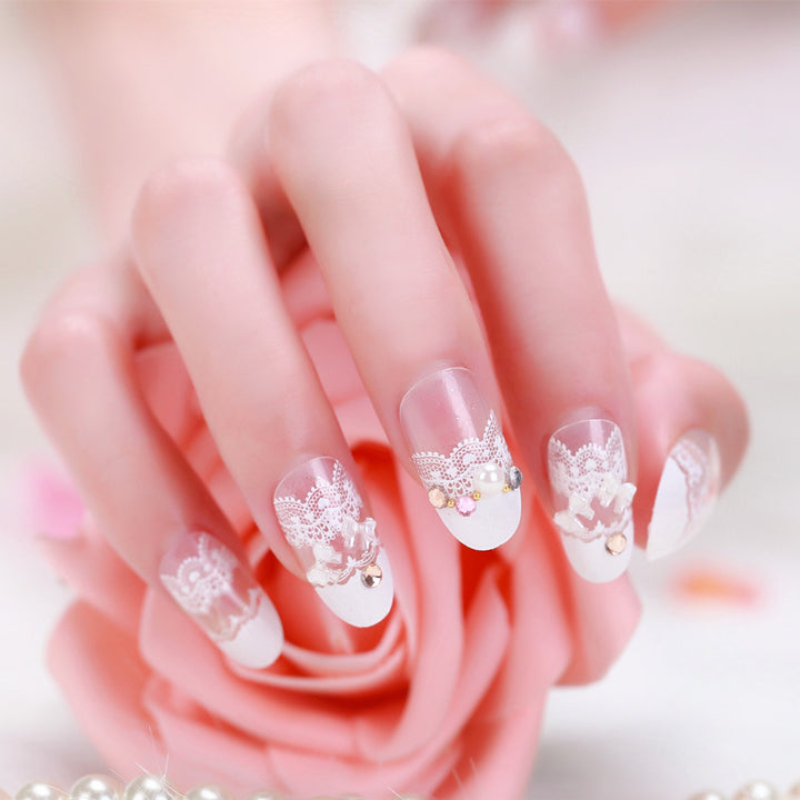 Elegant Lace-Inspired Press-On Nail Set