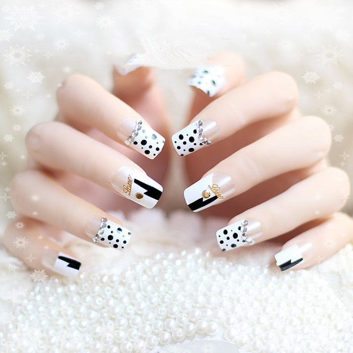Artistic Press-On Nail Set with Polka Dot and Metallic Accents