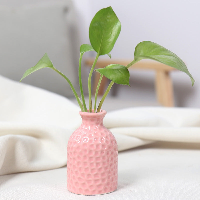 Textured Ceramic Plant Holder Kalsten