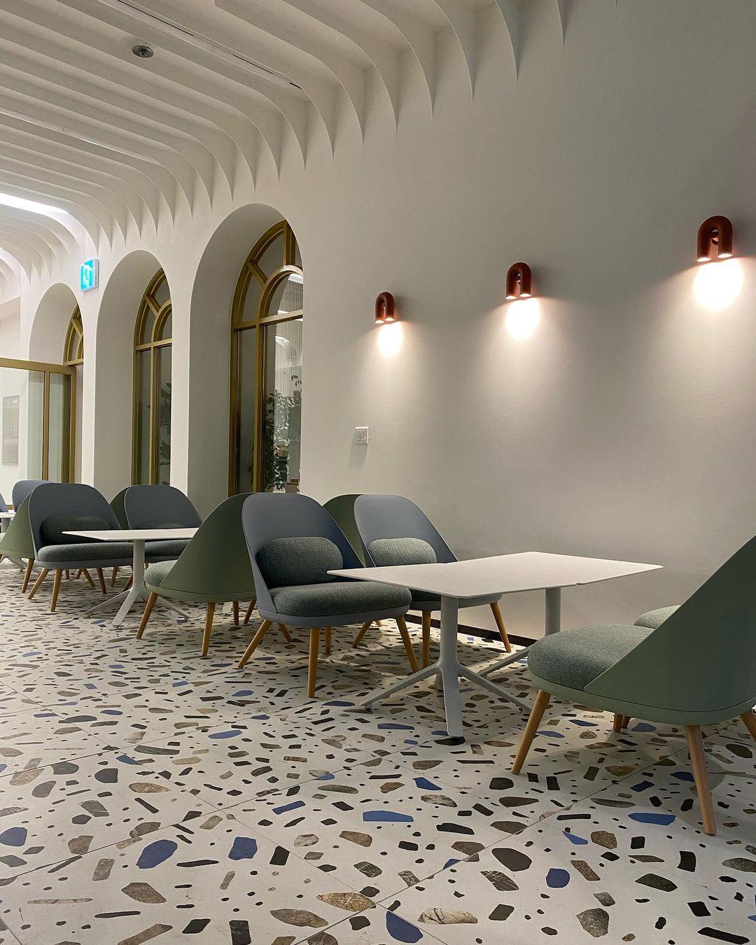 Circus Magic - Playful lighting with U-shaped modules | Kalsten