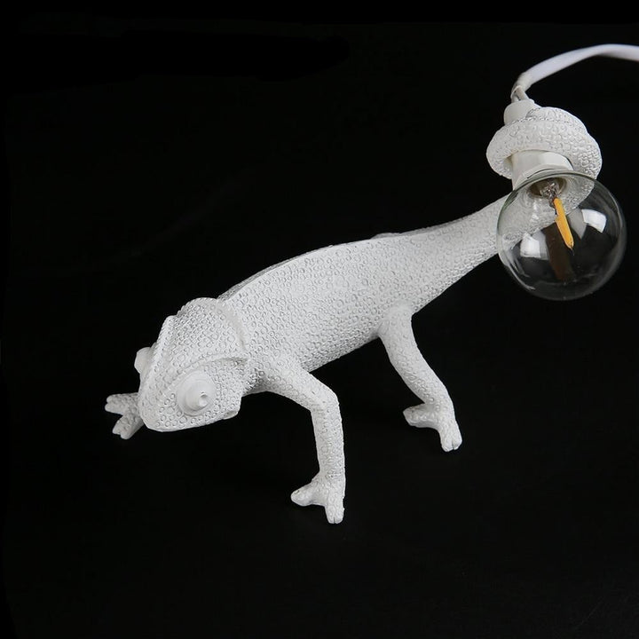Resin Lizard Table Lamp - Elegant Lizard Table Lamp made of Resin for Modern Interior Kalsten