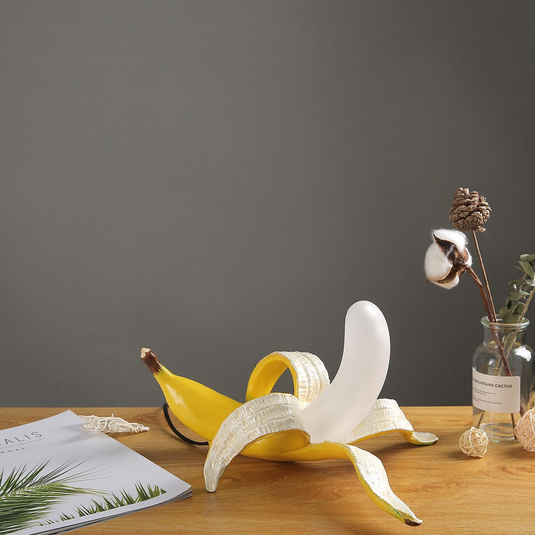 GoldenBanana - Elegant Art Deco Table Lamp | Kalsten