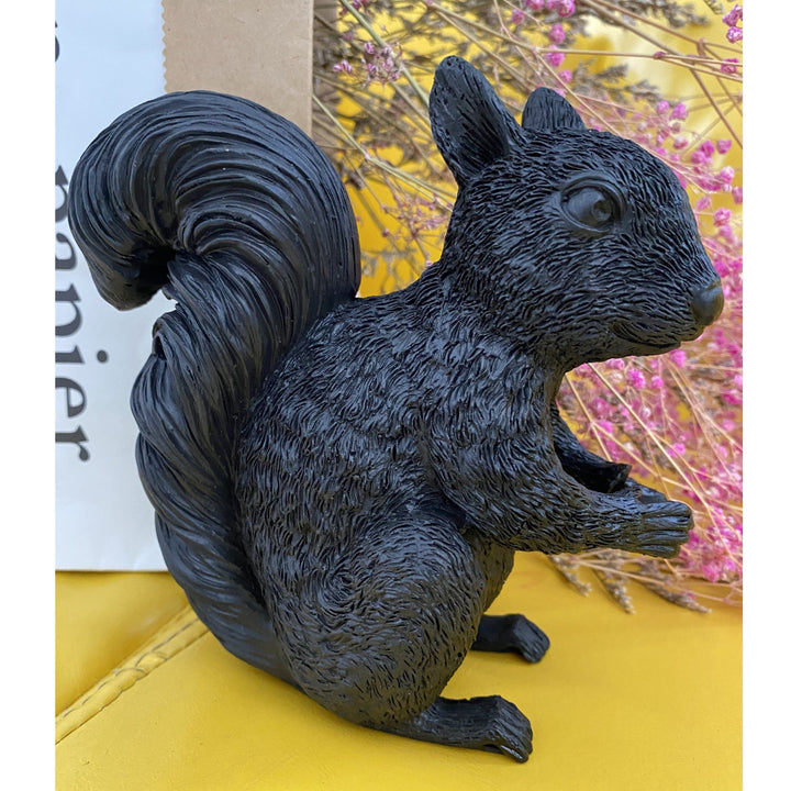 Table lamp squirrel resin LED animal light | Kalsten