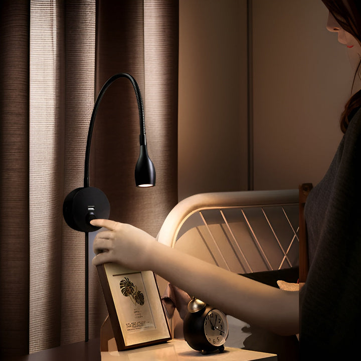 TouchGlow - 2-in-1-Swan-neck wall lamp with USB charger for cozy reading evenings | Kalsten