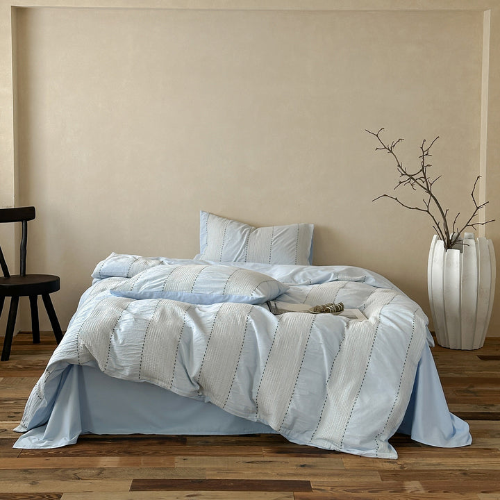 Bedding set made of cotton with woven stripes and integrated fitted sheet