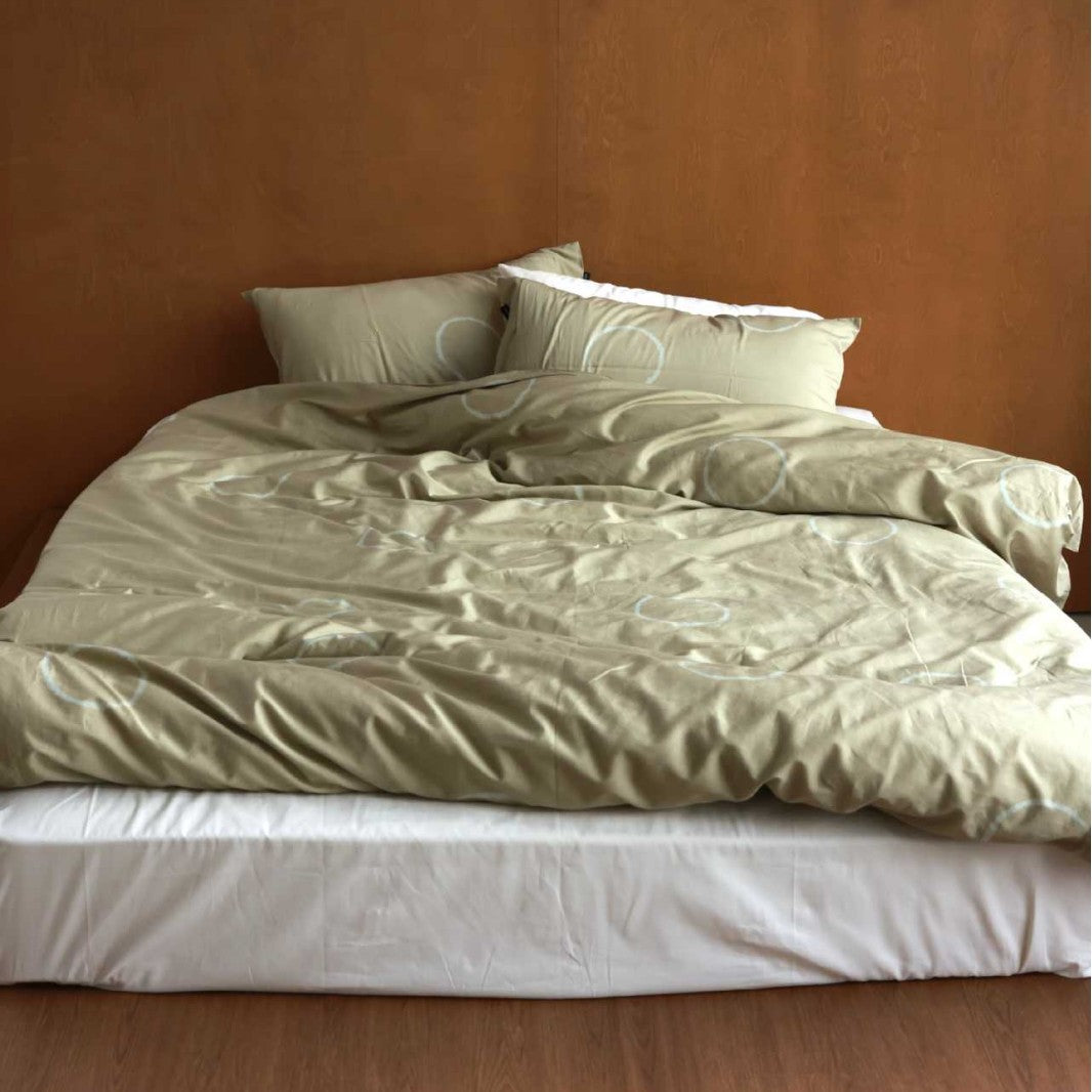 Romantic cotton bedding set with fine stripe and floral border print