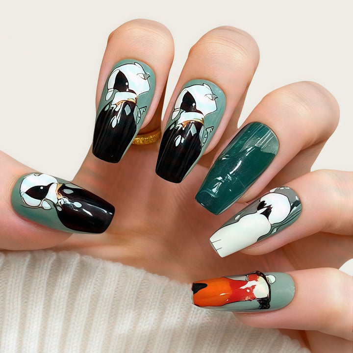 Elegant Artificial Nails with Detailed Gold Decorations Kalsten