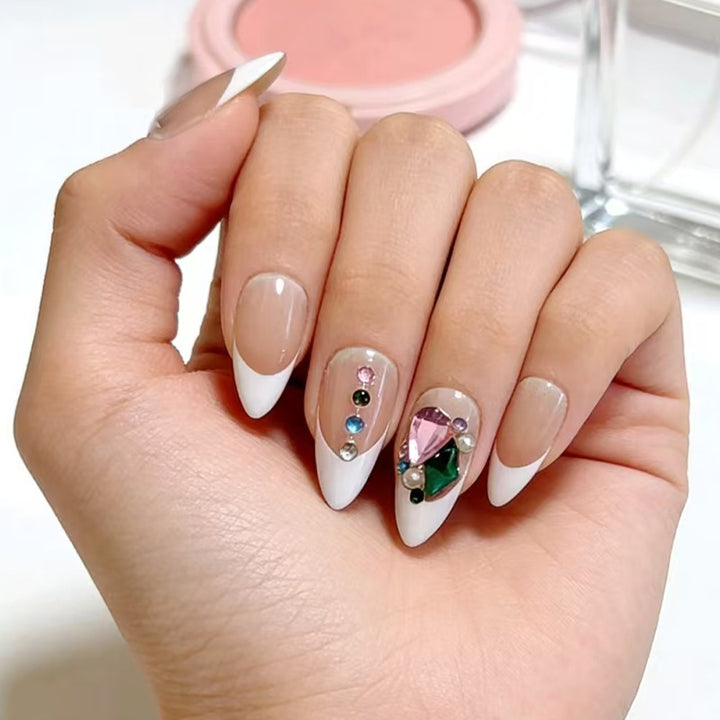 Artificial nails with glamorous rhinestone details Kalsten