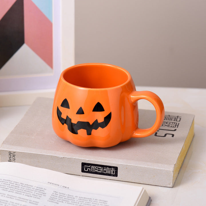 Ceramic mug in pumpkin shape with handle and carved face