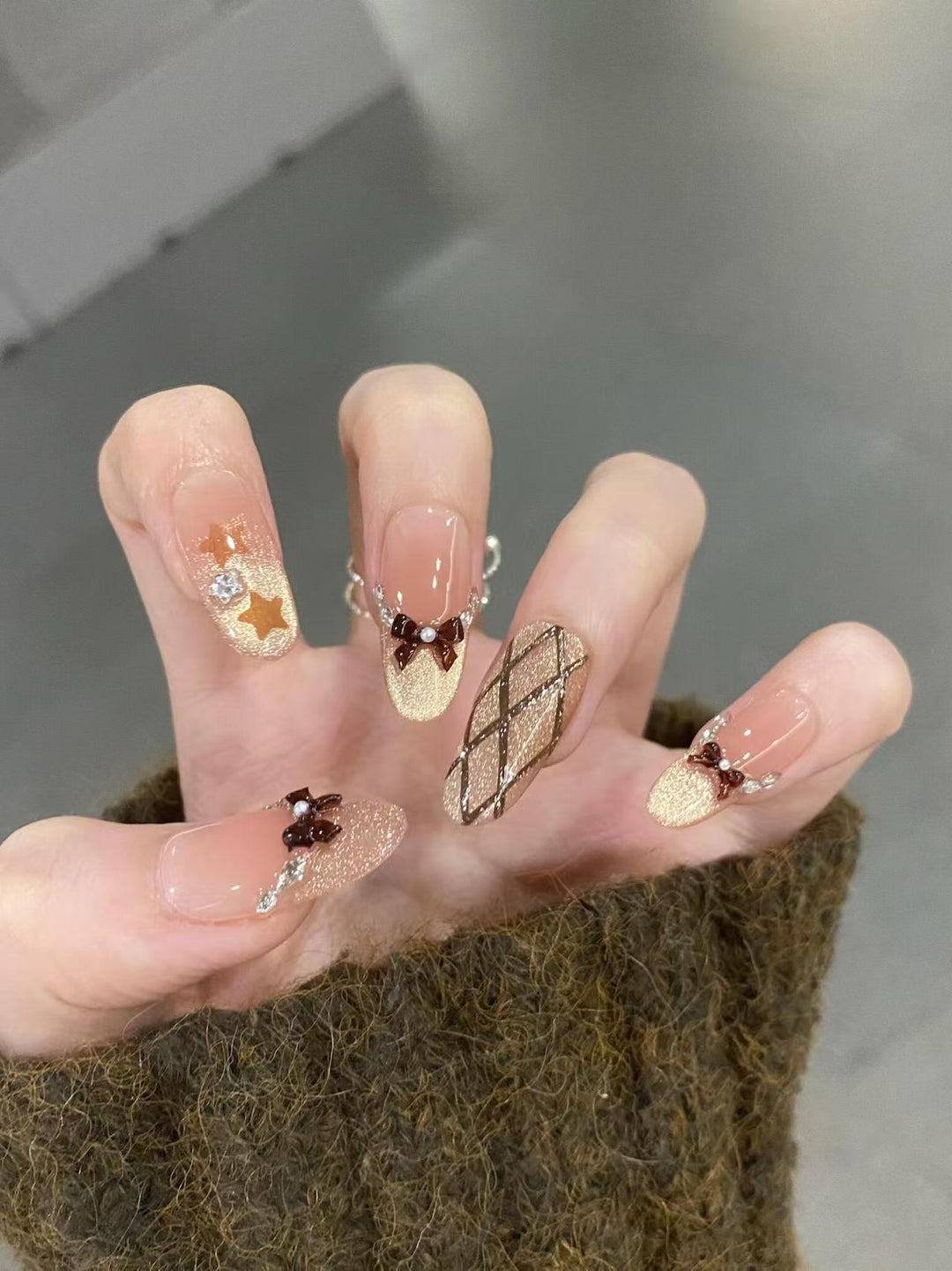 Decorative Press-On Nail Art Set