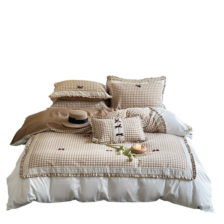 Checked bedding set in Vichy check with ruffles and lace edge