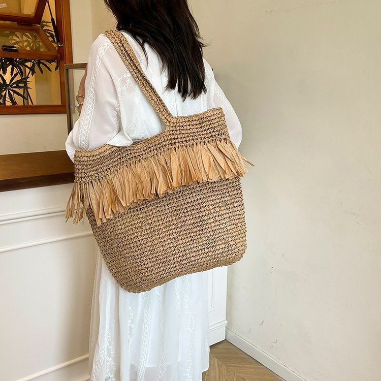 Elegant straw bag with fringed accents Kalsten