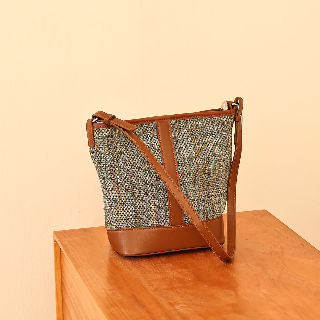 Chic Textured Crossbody Handbag