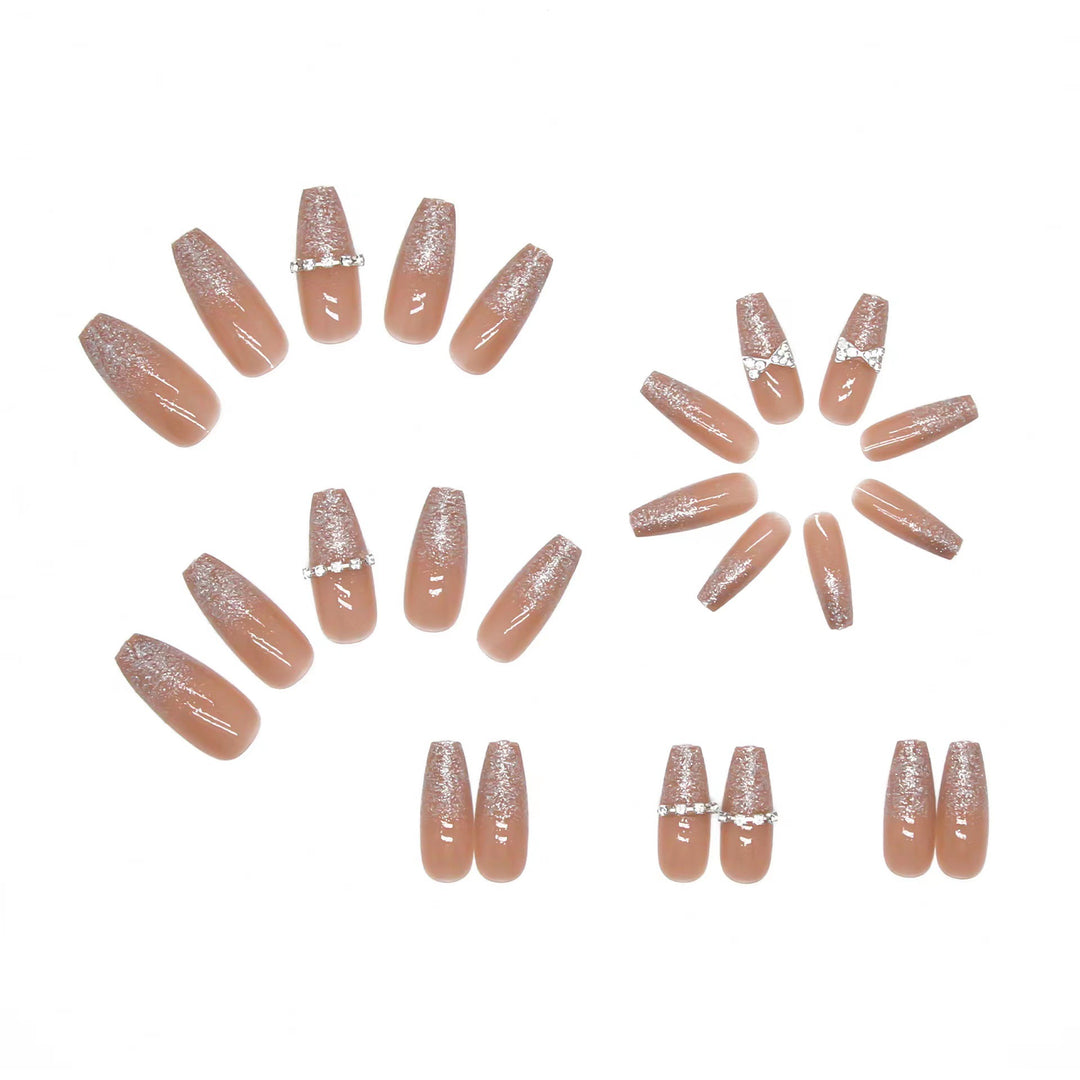 Elegant and sparkling artificial nails Kalsten