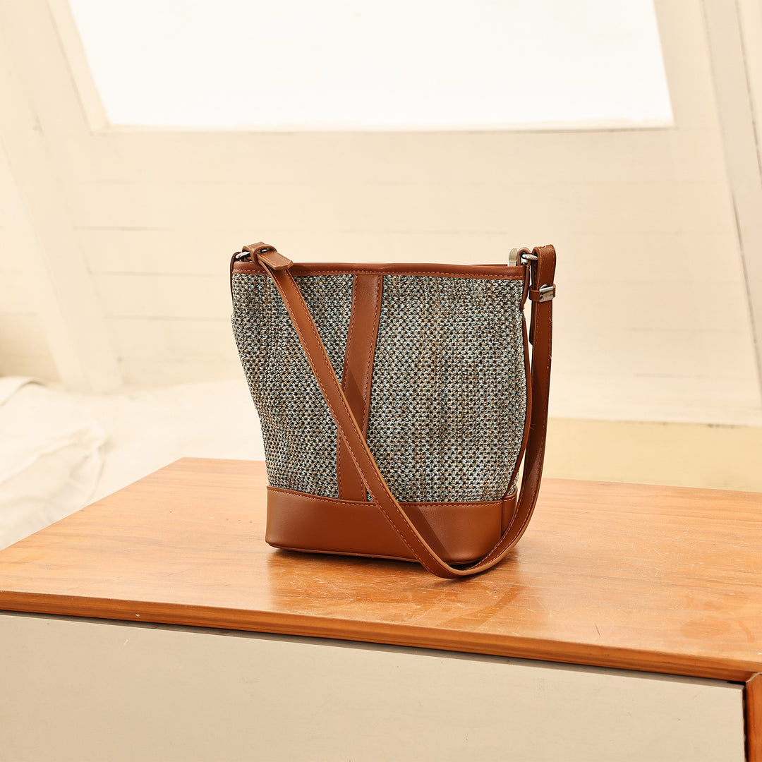 Chic Textured Crossbody Handbag