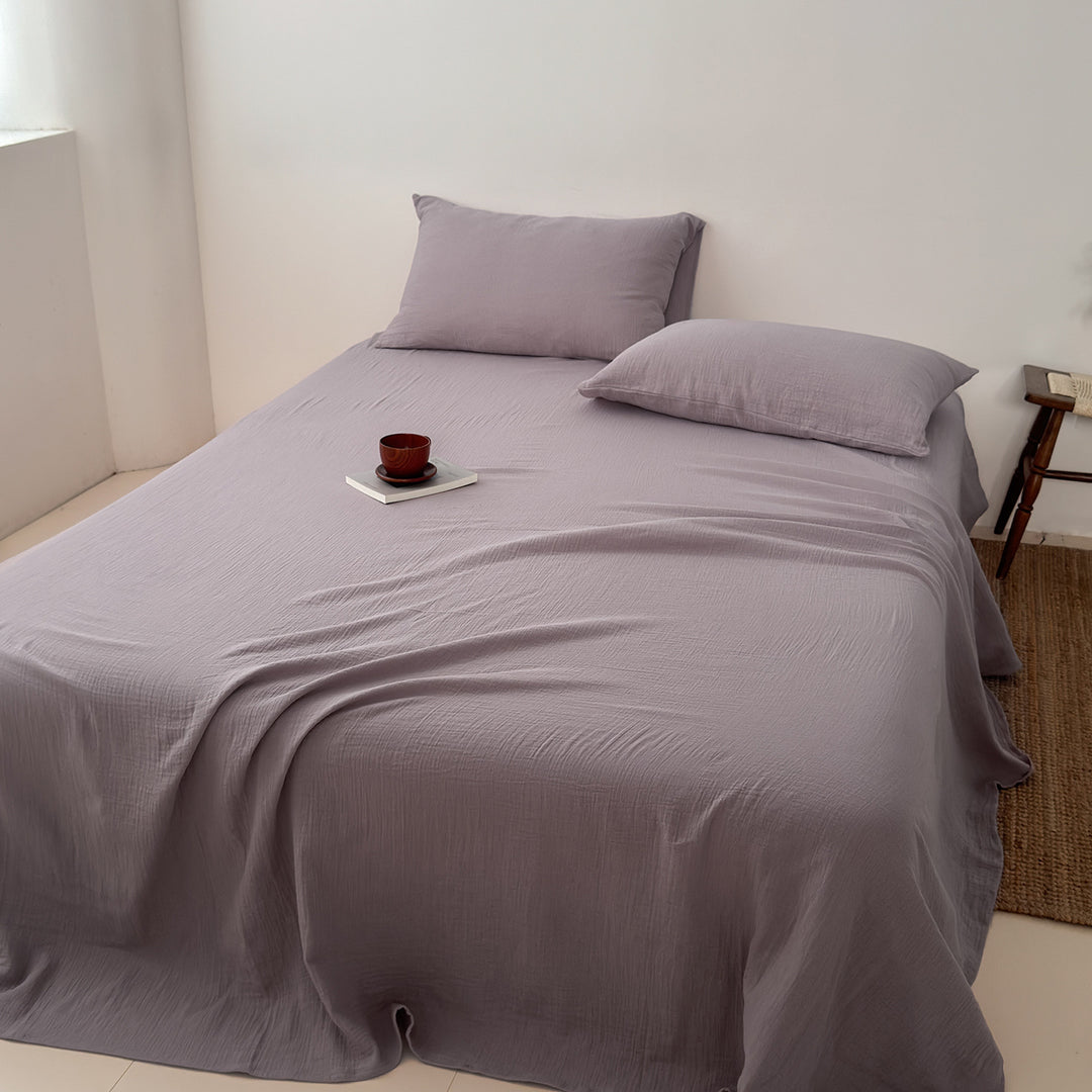 Bedding set made of cotton gauze with throw and pillow covers